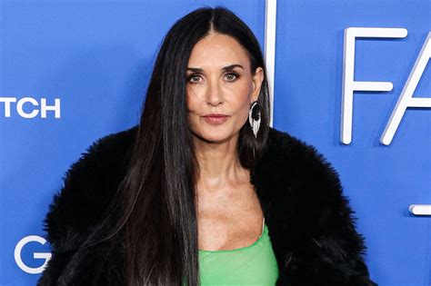 Demi Moore sexy grand mère comblée en bikini superbes photos avec sa petite fille