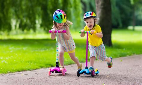 Как выбрать самокат для ребенка 3-4 лет? Особенности детских ...