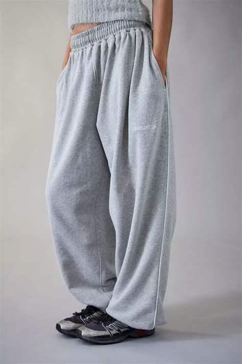 Baggy Joggers | Bottom clothes, Jogging outfit, Clothes