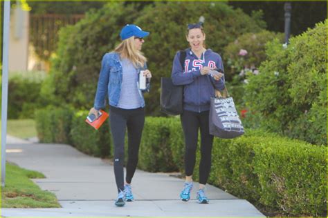 Jennifer Garner Shows Off Patriotic Pride In Usa Hoodie Photo