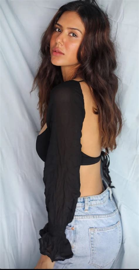 Hot Photos Of Sonam Bajwa Flaunting Her Sexy Back In Stylish Outfits See Now
