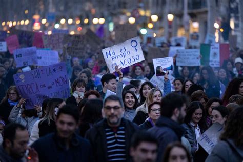 8m En España Las Manifestaciones Del Día De La Mujer En Imágenes Fotos 8m Día De La Mujer