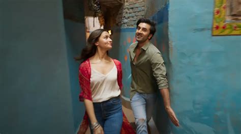 Brahmastra’s Kesariya: Ranbir Kapoor-Alia Bhatt are lost in their world ...