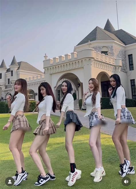 Dàn hot girl mặc đồng phục nữ sinh thực hiện vũ điệu lắc hông gây tranh cãi trái chiều Thời