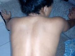 Moreninha Muito Gostosa Fica Toda Lambuzada De Lubrificante E Faz Um Anal Nervoso Seu Marido