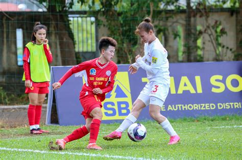 Hot girl Thanh Nhã lập công giúp CLB Hà Nội I đại thắng