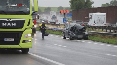 Vier Teils Schwerverletzte Bei Schwerem Auffahrunfall Auf Der