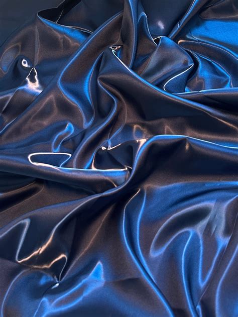 Which material provides warmth even when wet? – KikiTextiles