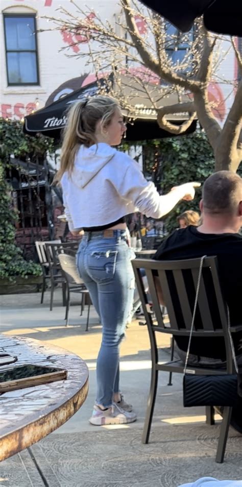 Blonde Waitress Go Browns Tight Jeans Forum