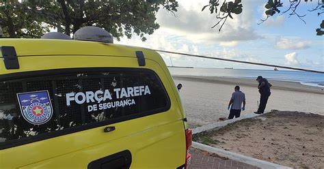 Pol Cia Encontra Cad Ver A Cabe A Esmagada Em Praia De Macei J