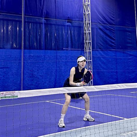 Lộ ảnh cam thường hotgirl đánh pickleball bằng cả tính mạng thì ra là em gái cầu thủ hot nhất