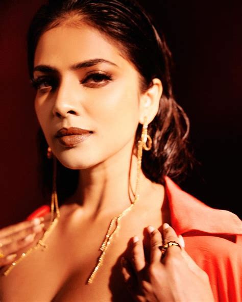 Malavika Mohanan Looking Hot And Sexy In Red Dress Photos Went Viral And Trending Malavika