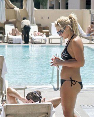 Brooke Hogan Downblouse And Posing Sexy In Bikini On Pool Porn Pictures XXX Photos Sex Images