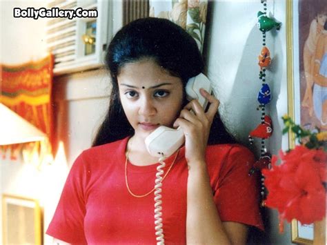 SOUTH INDIAN ACTRESS CUTE AND HOT PICTURE Jyothika