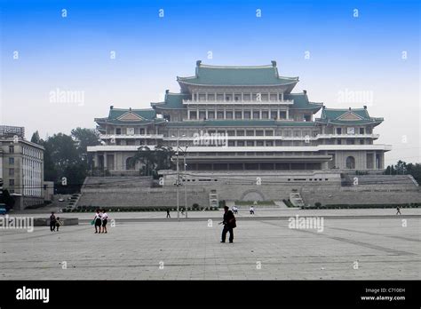 Pyongyang Palace Hi Res Stock Photography And Images Alamy