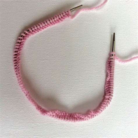 tutorial: knitting in the round with circular needles - La Visch Designs