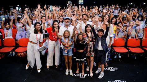 Un Posto Al Sole Scoppia La Polemica Per Il Bacio Gay Su Rai Tre La Citt News