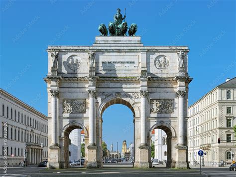 Foto De Siegestor The Triumphal Arch In Munich Germany It Was