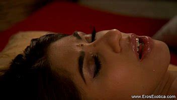 Touchez judicieusement la chatte féminine XVIDEOS