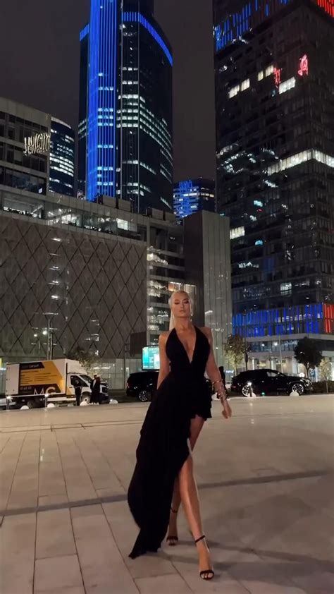 Épinglé Par Suhana Naaz Sur Boss Lady [vidéo] En 2024 Couture Robe De