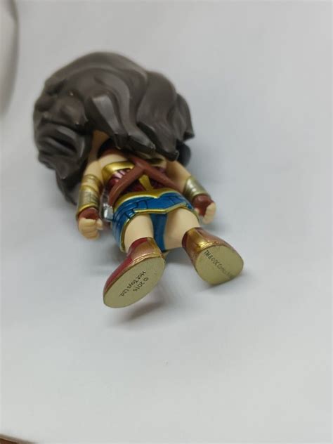 Authentic BVS Wonder Woman Hot Toys Cosbaby Original Figure AS IS NO Accessories Hobbies