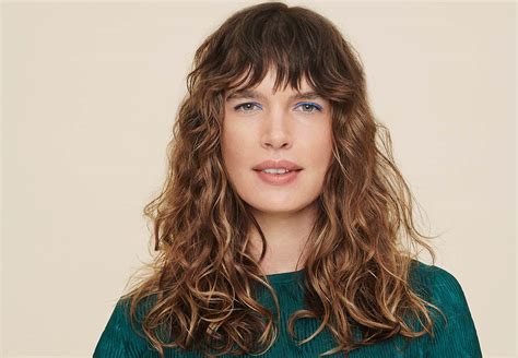 6 Easy Hairstyles For Wavy Hair