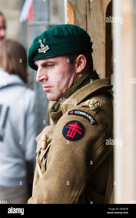 ww british commando soldier  reenactment weekend stock photo alamy