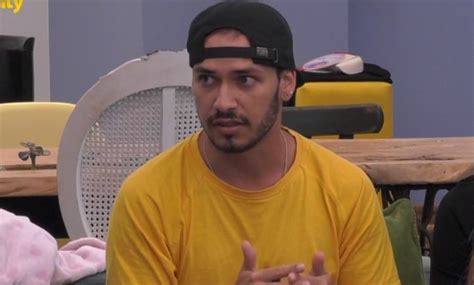 Big Brother Renato confessa Eu já enviei um nude errado