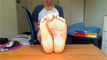 Pieds attachés XVIDEOS