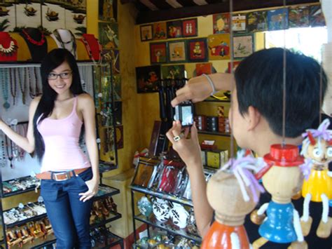 Hot girl Elly được đoàn làm phim Thái Lan để ý