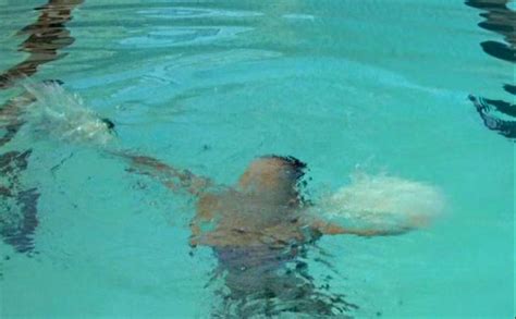 Naked Val Rie Kaprisky In Une Glace Avec Deux Boules