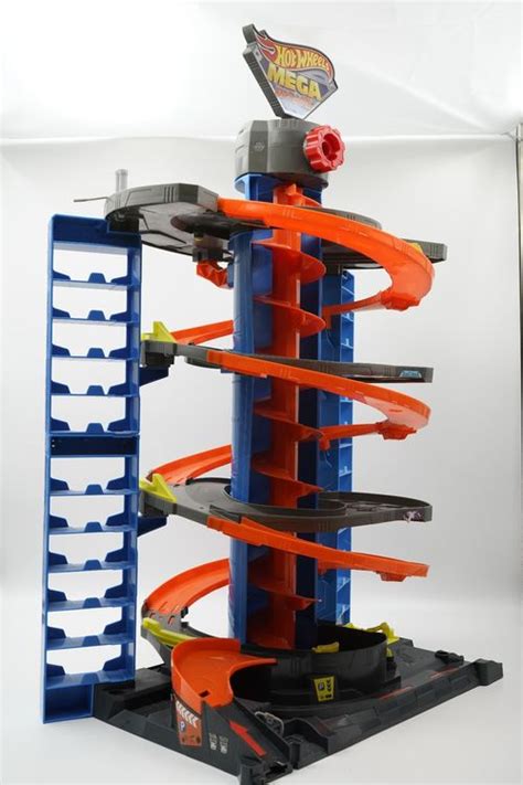 Super erhaltene Hot Wheels Mega Garage Parkhaus Gebraucht in Wiesendangen für CHF 20 mit
