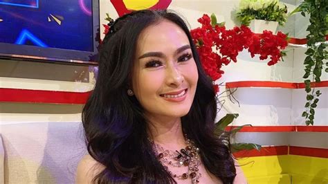 Artis Ini Pernah Berseteru Dengan Iis Dahlia Salah Satunya Settingan