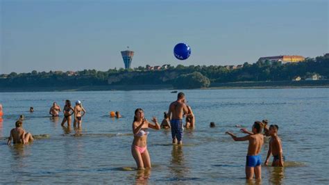 Otvorena Sezona Kupanja Na Adi Turisti Ka Zajednica Grada Vukovara