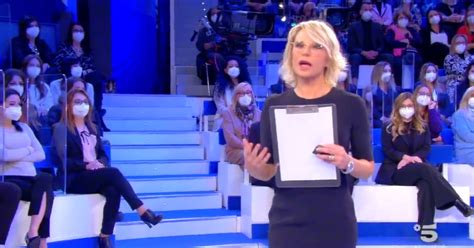 C è Posta per Te Maria De Filippi perde le staffe il suo gesto