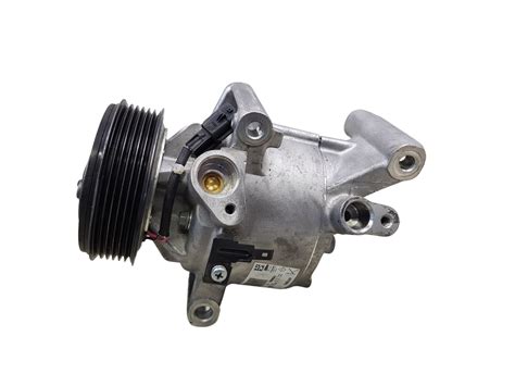 Air Con Compressor/Pump 926005154R Valeo Dacia Duster Sandero 2 0km