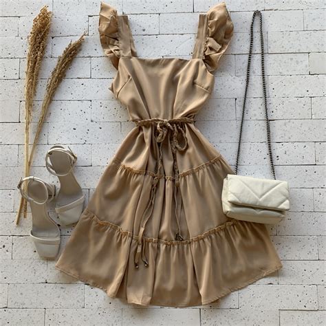 Vestido Camadas e Alça Babados Amarração Trançada Nude Dondoca Moda