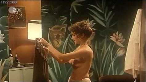 Naked Sydne Rome In Il Faut Vivre Dangereusement