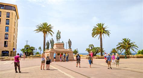 Ramasser Les Feuilles Fascisme Facteur Places To Visit In Ajaccio Rive