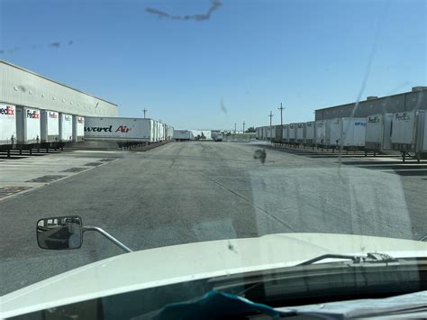 Fedex Ground Bloomington pick up : Fedexers