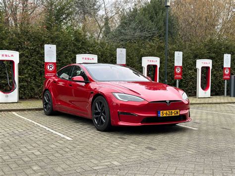 Review Tesla Model S Plaid Maakt Mensen Misselijk