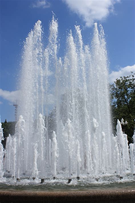 Фонтан с каскадом