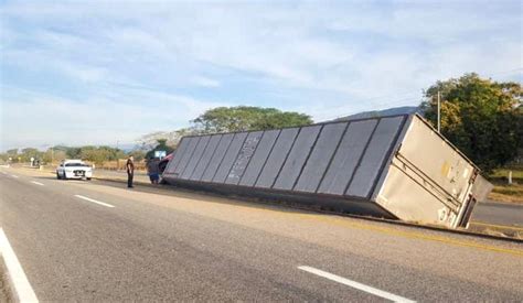 Vuelca Tráiler en el Tramo Tonalá Arriaga ApaNews