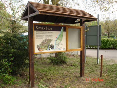 Signs for parks and public open spaces - Entrance, interpretation