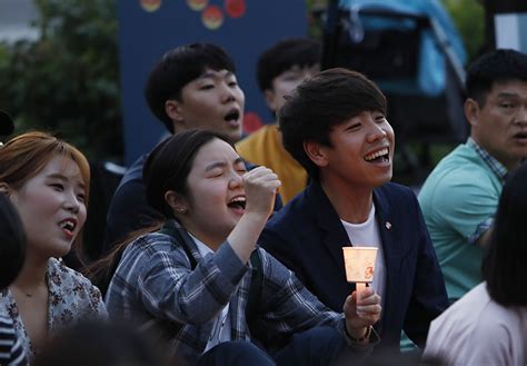 현장 “미국은 북미정상회담 약속 지켜라” 미 대사관 앞 평화 촛불 든 시민들 민중의소리