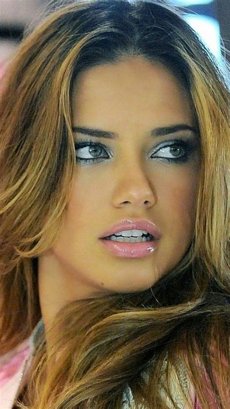 Usa Fashion Music News Sexy Adriana Lima Victoria´s Secret Fashion Show Stunning Eyes Most