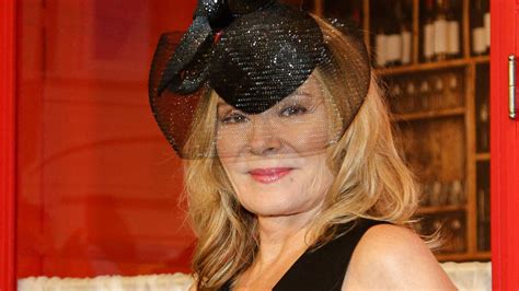 Sex And The City Star Kim Cattrall Trauert Um Mama Shane Ruhe In Frieden