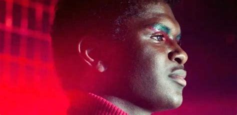 Pedagio Mostra O Absurdo Da Cura Gay Senso De Humor Afiado