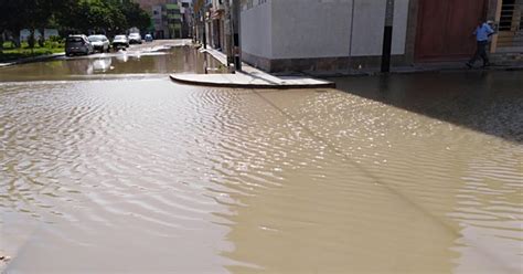 Chiclayo Calles Inundadas Por Falta De Mantenimiento De Acequia