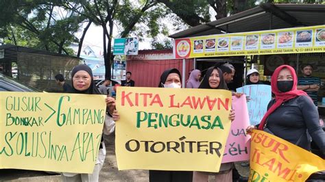 Ratusan Pedagang Di Kawasan Eks MTQ Kendari Tuntut Solusi Dari Pemkot